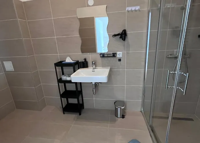 Bibi Family Apartment, 8 Guests, Ac, Parking, Hauptbahnhof