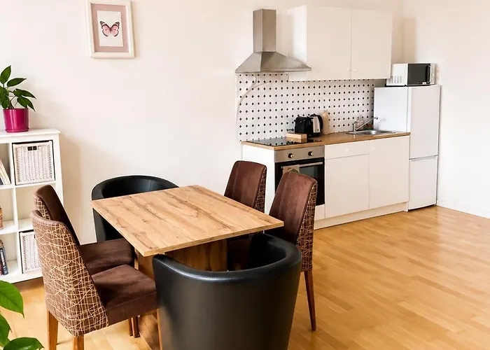 Bibi Family Apartment, 8 Guests, Ac, Parking, Hauptbahnhof شقة فيينا